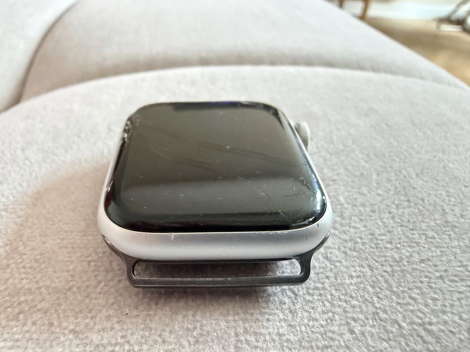 Apple Watch SE 44mm A2352