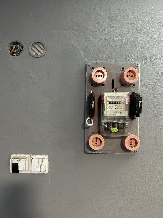 Гараж в житловому будинку по вул. У. Самчука 32 ( старий парк)