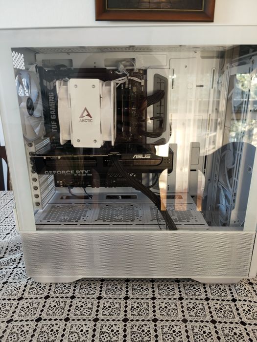 Komputer gamingowy RTX5070 Ryzen 7700 32GB B850 Wi-Fi Do gier