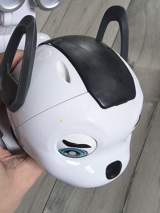 Robopies Cyber Pies jeździ rusza się