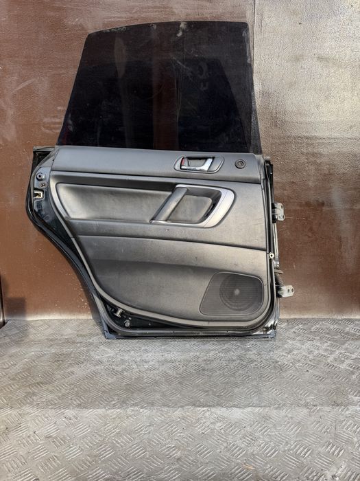 Дверь стекло левые Субару легаси subaru legacy год 04