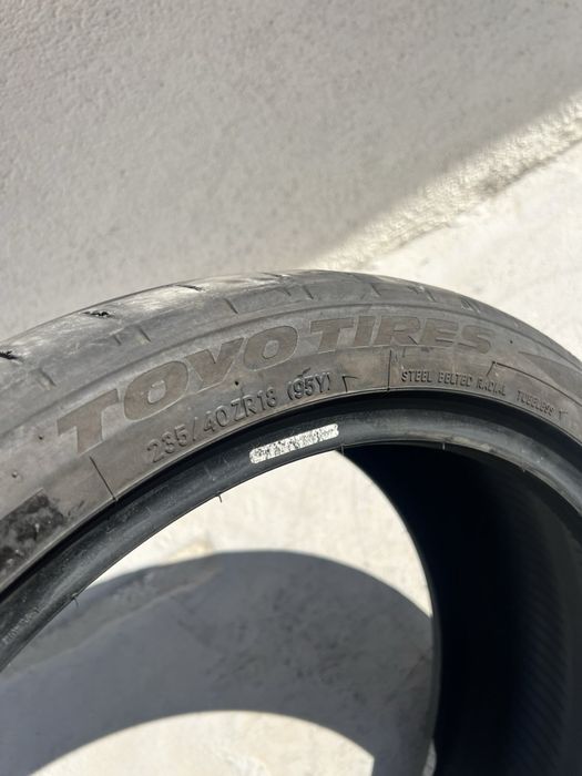 235/40/18 Toyo Tires 2 pneus