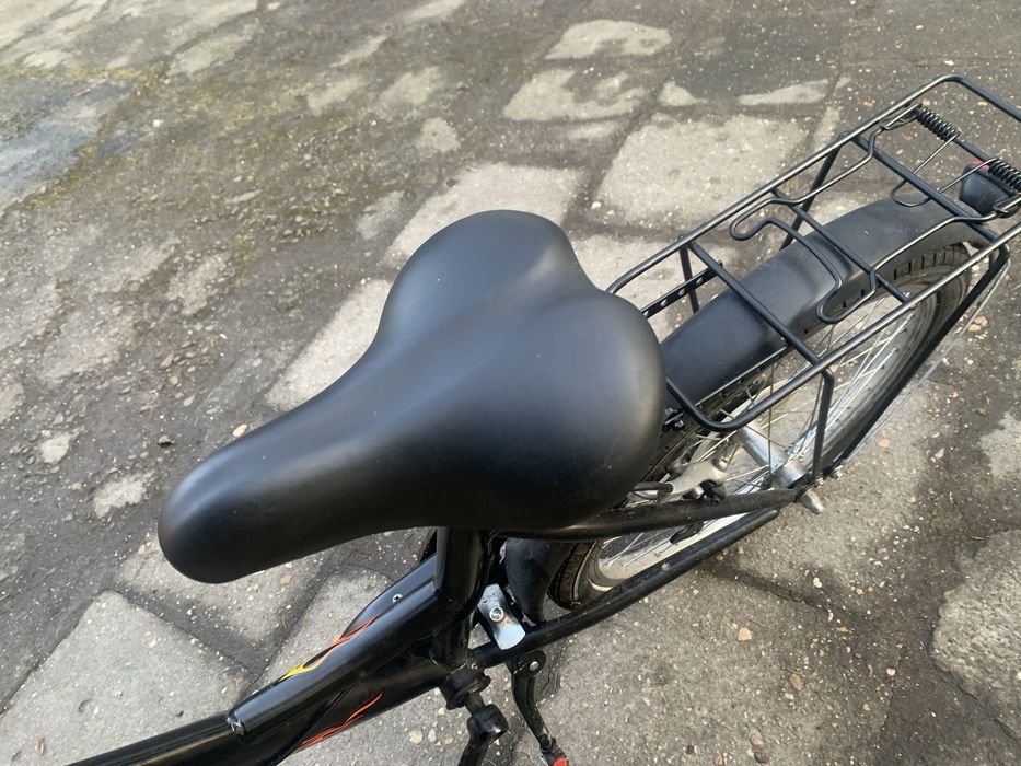 Rower dzieciecy z płomieniami