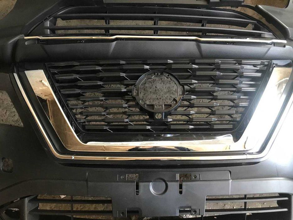 Передній бампер бампер передній перед Nissan X-Trail T33  Rogue