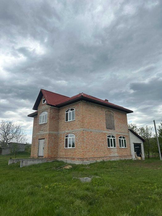 Продаж бyдинкy в 15 км від центрy  міста