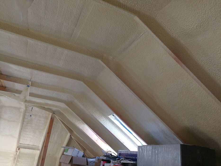 Ocieplenie poddasza PIANA PUR, natrysk, izolacja pianą ocieplenie domu