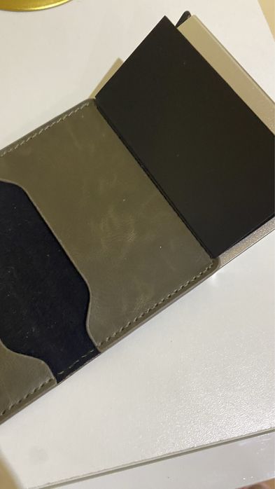 Porta Cartões  na cor Castanho