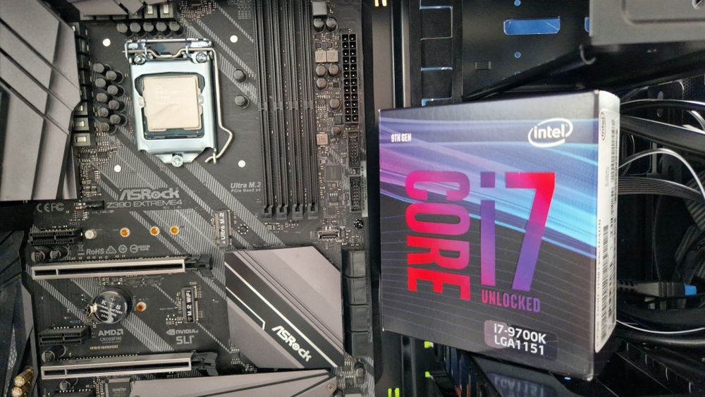 Intel Core i7-9700K + ASRock Z390 EXTREME4