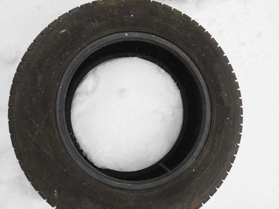 Зимова резина  Nokian.195/65/ R15. 2 колеса