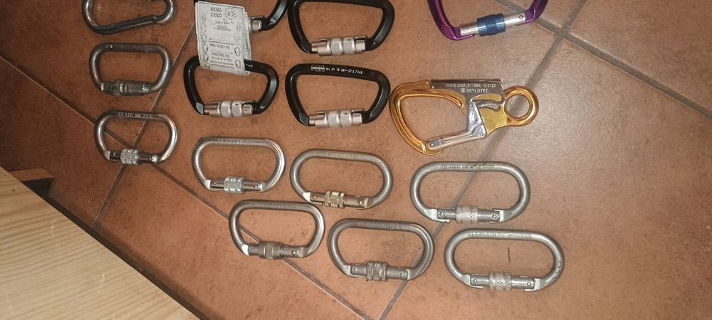 Zestaw 34 sztuk karabińczyków do wspinaczki