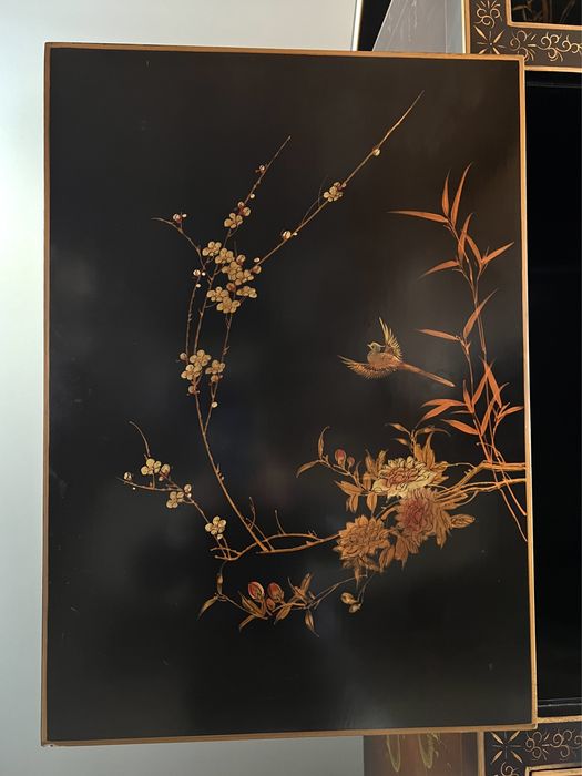 Вінтажна шафа в стилі Шинуазрі