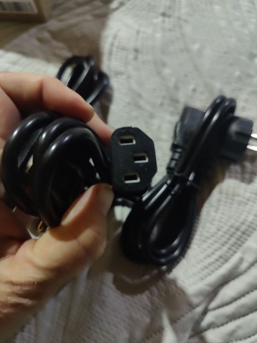 Шнури до мережі, підходять до електроприборів