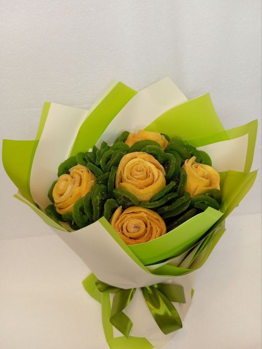 Букети із сухофруктів, цукерок.  Їстівні букети.