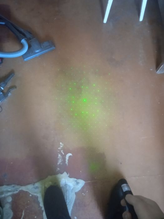 Лазер 303, зелёный луч. Поджигает