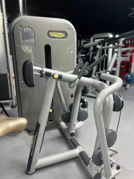 Low Row Technogym447378303211939841