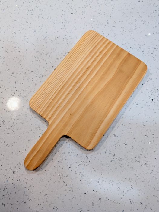 Tábua de servir em madeira, artesanal feita á mão