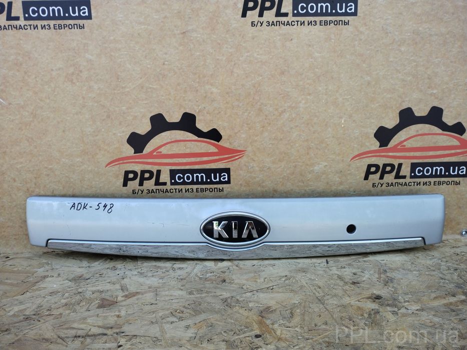 Kia Carnival II 2006-2014 Накладка крышки багажника подсветка