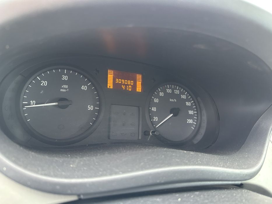 Опель віваро 2.0