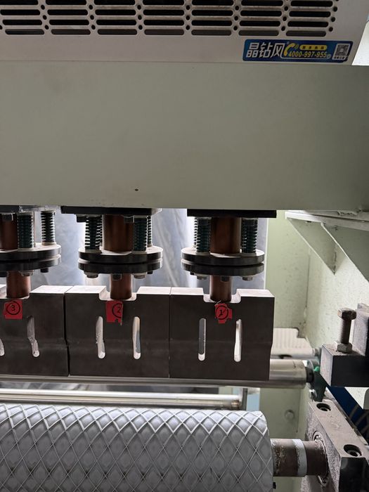 Багатоголовочна ультрозвукова машина, для спаювання текстилю!!!