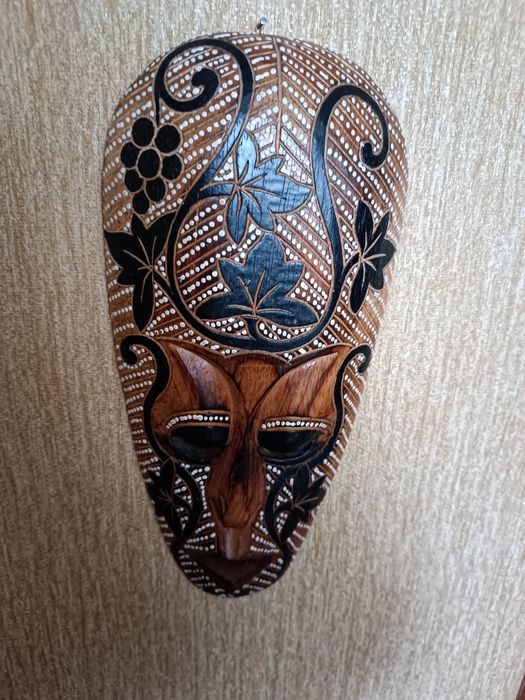 Маска ,дерево різьба