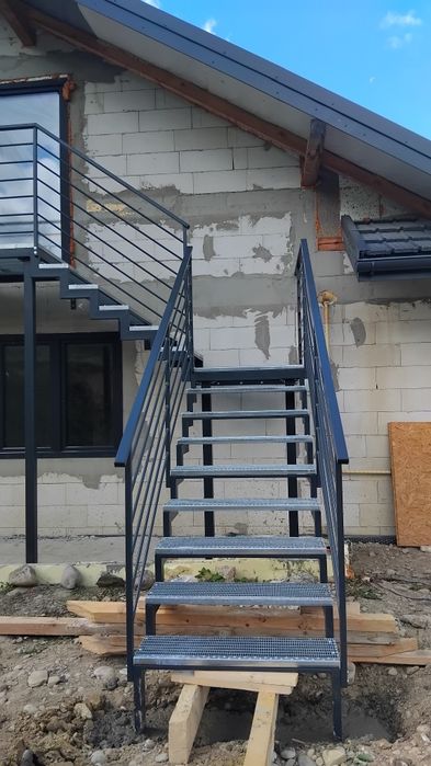 Schody metalowe zewnętrzne