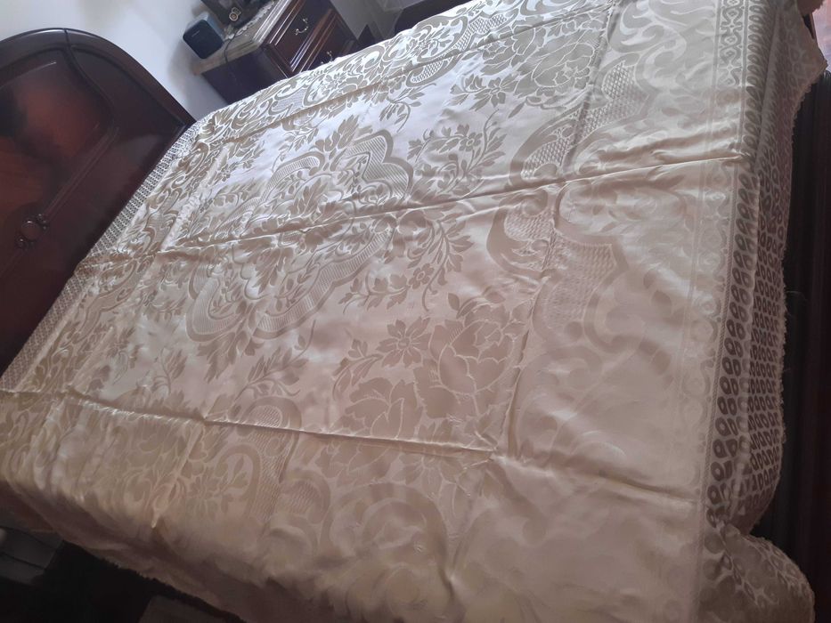 Colcha anos 1960, amarelo suave, nunca usada