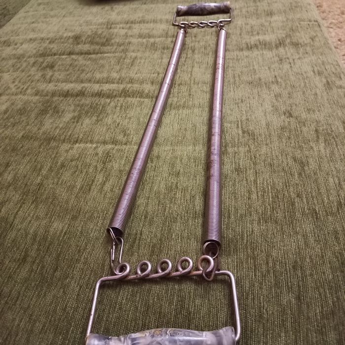 Эспандер грудной железный 2 пружины