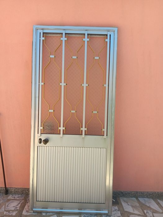 Porta de alumínio com aro