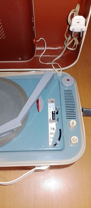 Проигрыватель пластинок/электрофон "Молодежный"