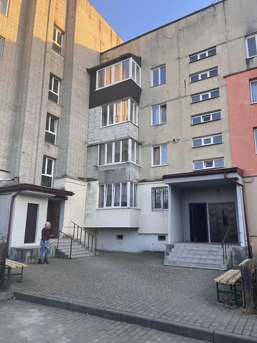 Продаж 3-кім. кв. у Винниках.