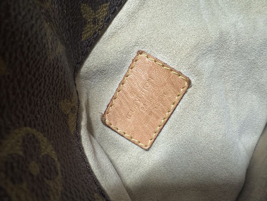 Authentic Louis Vuitton artsy mm canvas leather bag