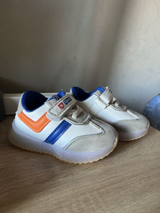 Дитячі кросівки для хлопчика розмір 22