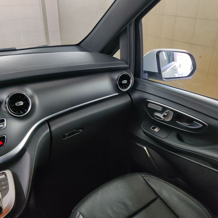 Мерседес v300 2019 року AMG