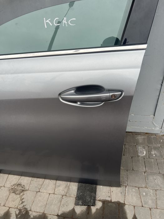 Peugeot 308 t9 ліві двері.