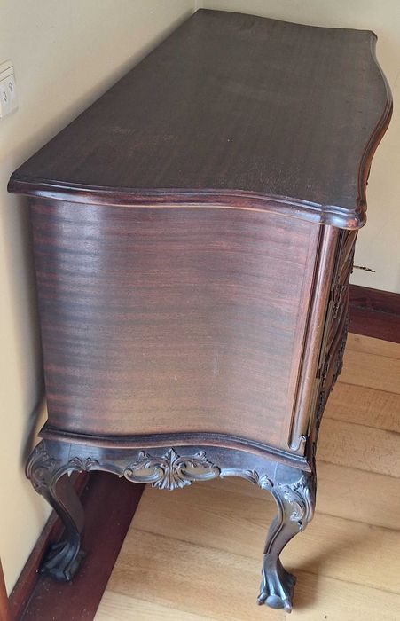 Cómoda lindíssima de estilo francês Louis XV