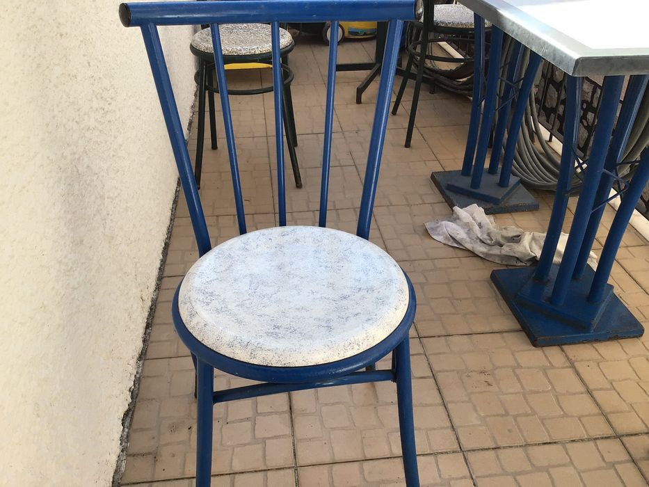 2 mesas quadradas + 6 cadeiras