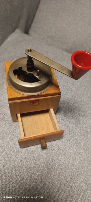 Ręczny młynek do kawy vintage