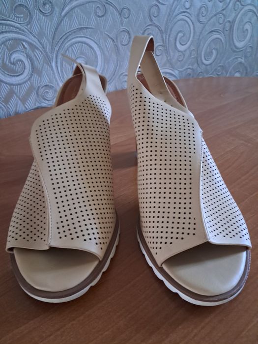 Босоножки женские 38 размер