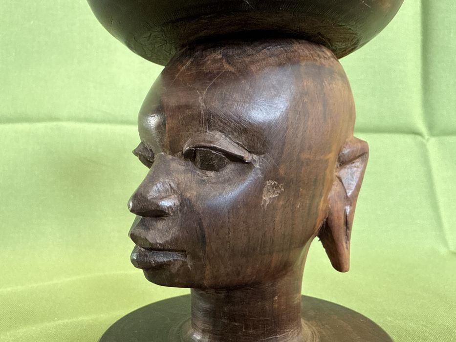 Cinzeiro/estatueta africano esculpido em madeira