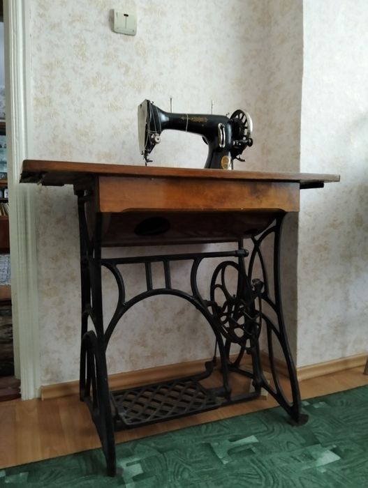 Швейна машинка стара