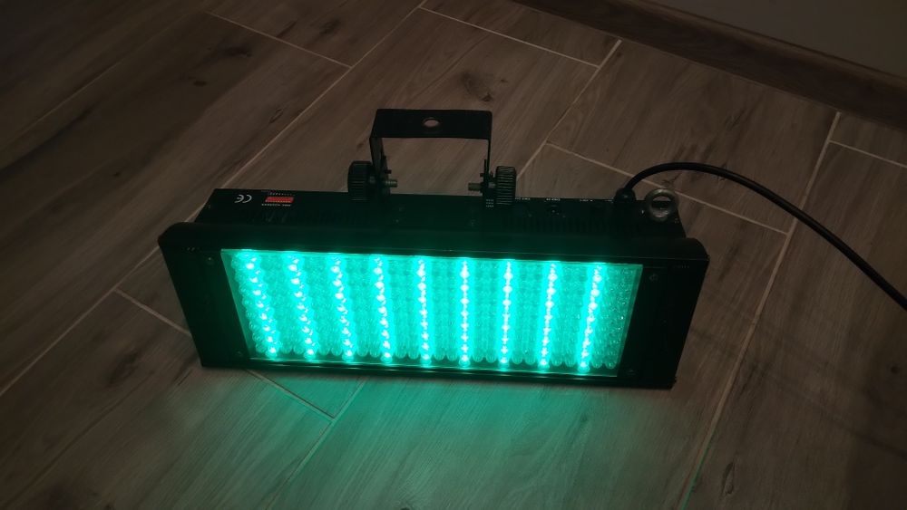 Reflektor sceniczny Eurolite LED FLD-252  6000K naświetlacz stroboskop