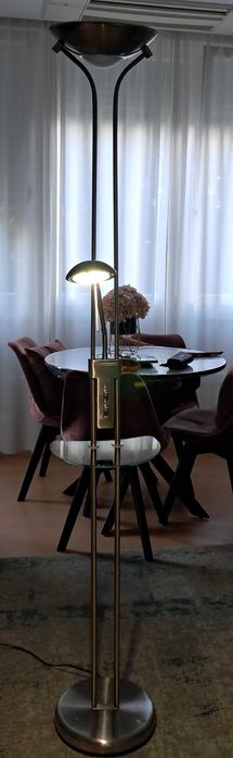 Candeeiro de Pé LED CristalRecord Alari com Dupla Luz, Prateleira e USB