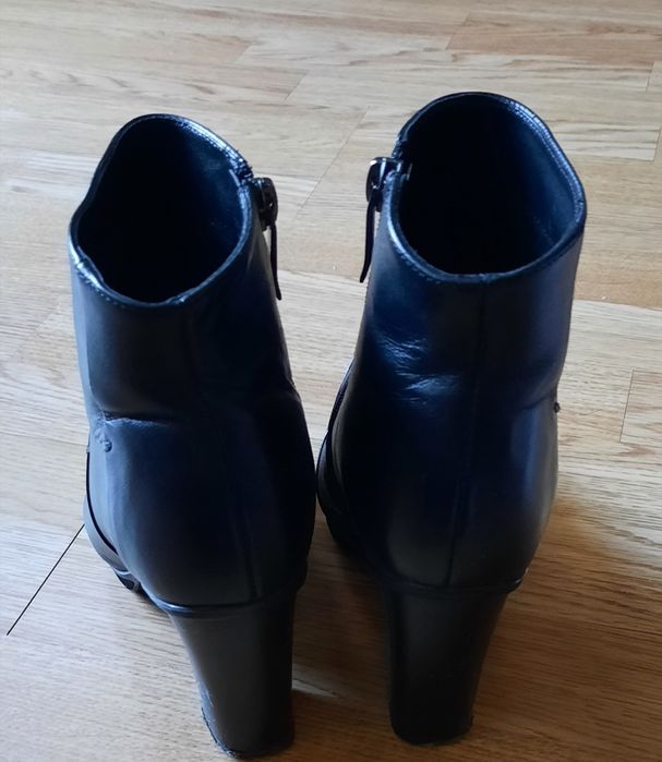 Skórzane botki S But
