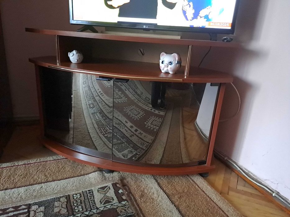 Продається тумбочка під телевізор