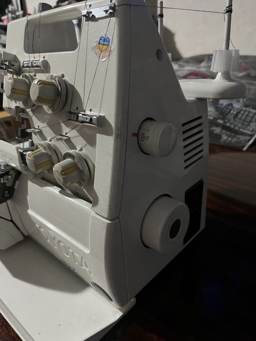 Оверлок побутовий Toyota