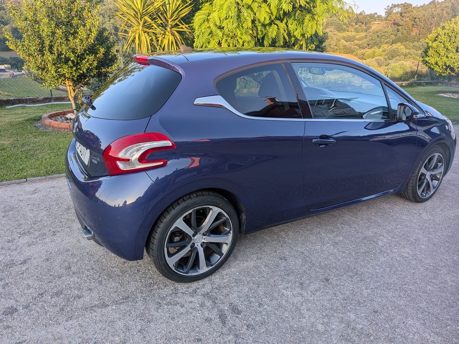 Peugeot  208 boa oportunidade carro com muito extras linha desportiva