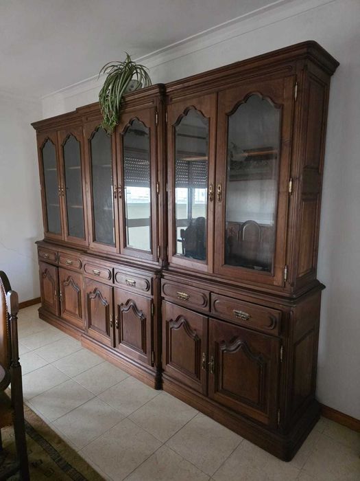 Mobília Sala Completa Mesa, 6 Cadeiras, Cristaleira e Aparador Vintage