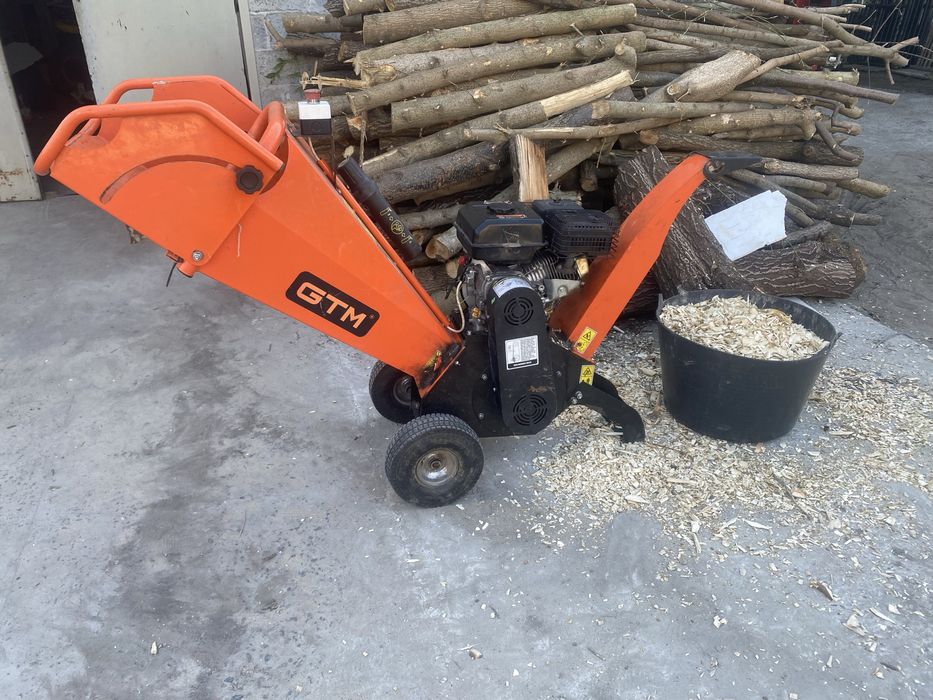 Щепоріз, подрібнювач гілок оренда, прокат