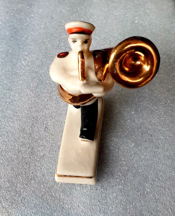 Статуетка фарфор