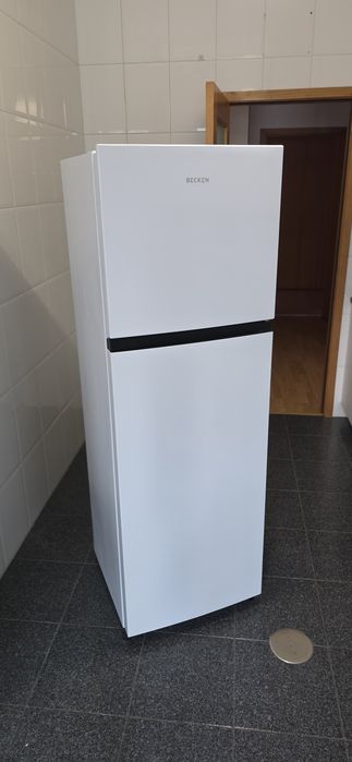 Frigorífico Becken com um ano de uso